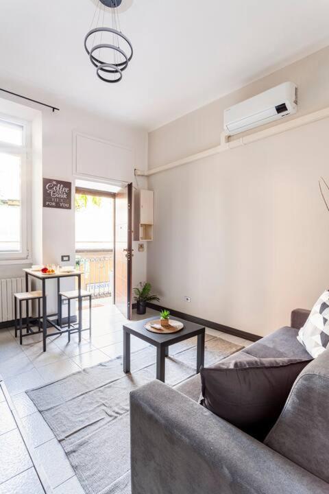 *New Apartment In The Center Милано Екстериор снимка