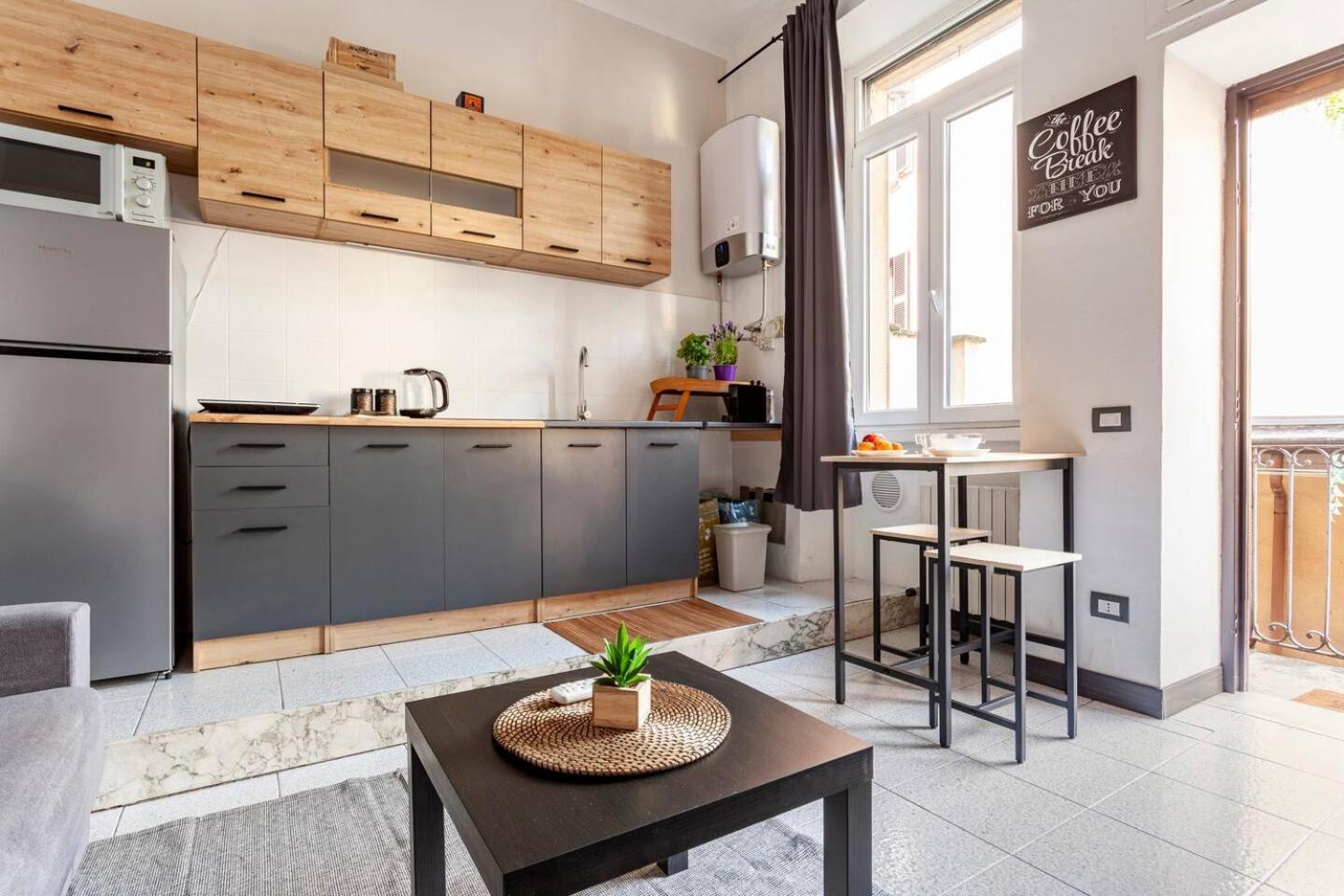 *New Apartment In The Center Милано Екстериор снимка